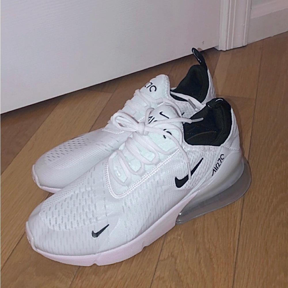 NWOT Nike Air Max 270s